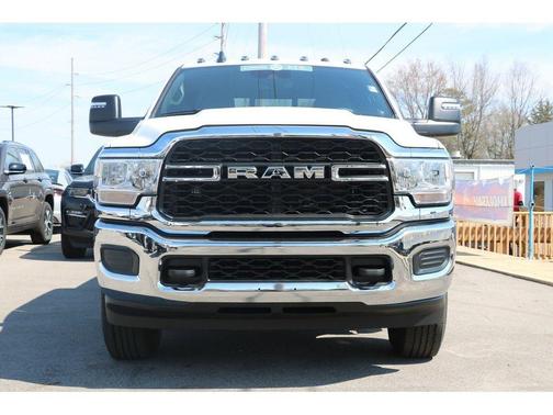 2024 RAM 2500 Tradesman Crew Cab 4x4 6'4' Box