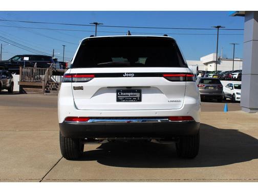 2025 Jeep Grand Cherokee Laredo