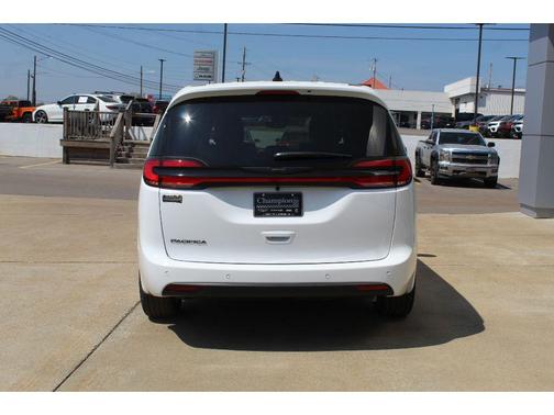 Bright White Clearcoat 2026 Chrysler Pacifica L