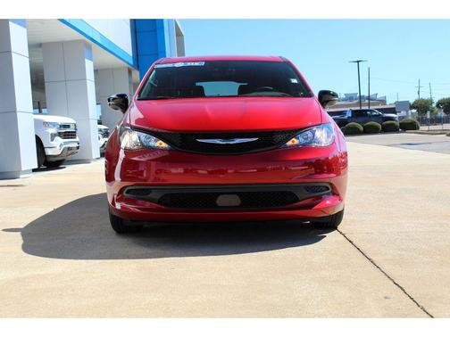 2026 Chrysler Voyager LX