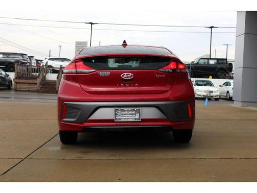 2022 Hyundai IONIQ Hybrid SE