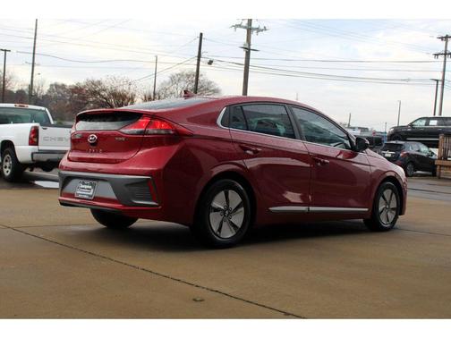 2022 Hyundai IONIQ Hybrid SE