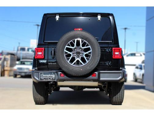 2025 Jeep Wrangler 4-Door Sahara 4x4