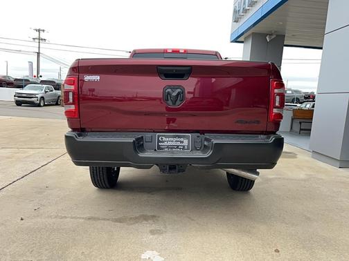 2024 RAM 2500 Tradesman Crew Cab 4x4 6'4' Box