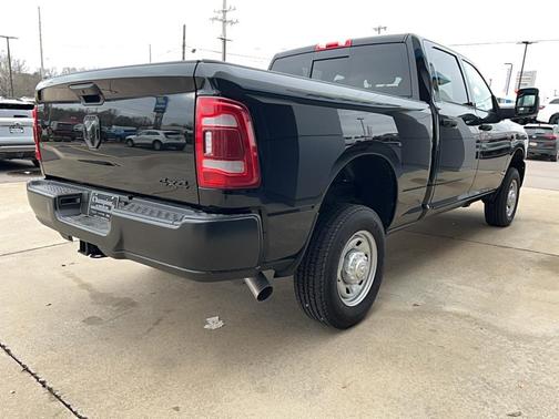 2024 RAM 2500 Tradesman Crew Cab 4x4 6'4' Box