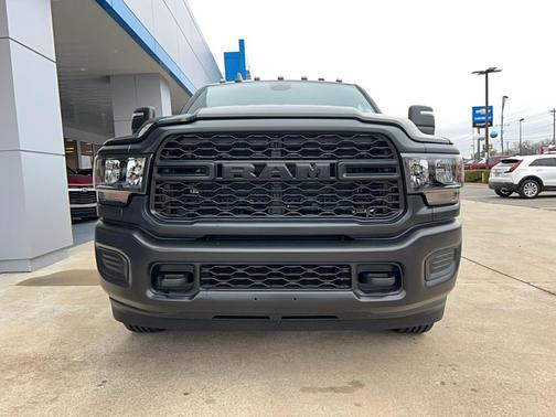 2024 RAM 2500 Tradesman Crew Cab 4x4 6'4' Box