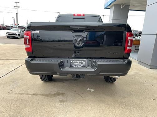 2024 RAM 2500 Tradesman Crew Cab 4x4 6'4' Box