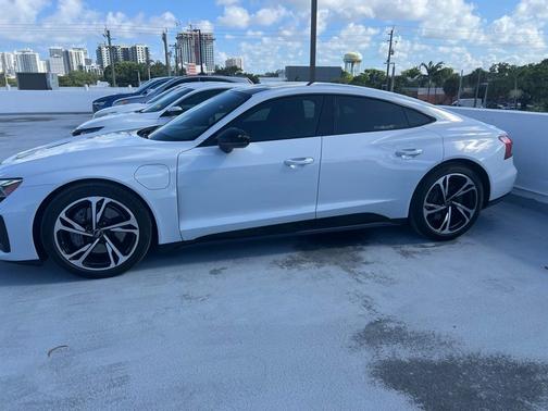 2024 Audi e-tron GT Premium Plus