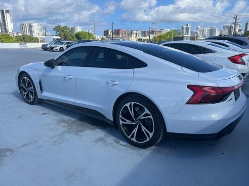 2024 Audi e-tron GT Premium Plus