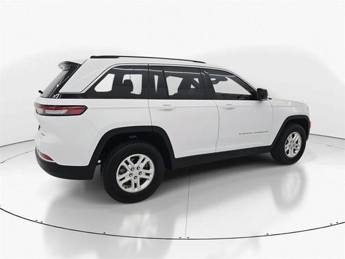 2022 Jeep Grand Cherokee Laredo