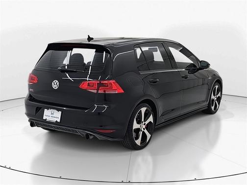 2016 Volkswagen Golf GTI 2.0T SE w/Performance Package 4-Door