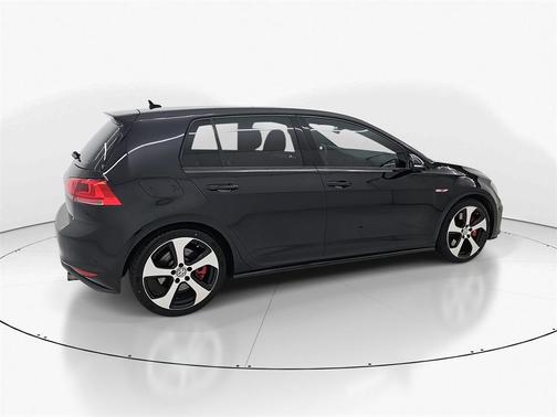 2016 Volkswagen Golf GTI 2.0T SE w/Performance Package 4-Door