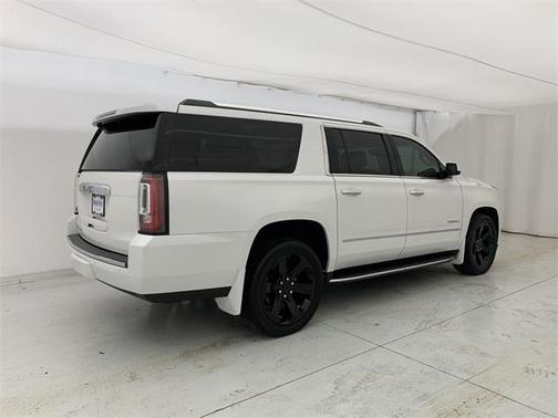Photo 4 of 58 of 2017 GMC Yukon XL Denali