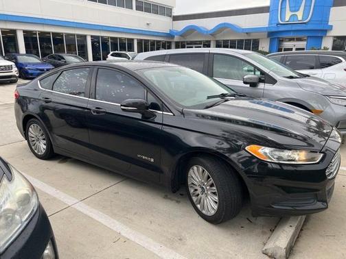 Photo 4 of 11 of 2013 Ford Fusion Hybrid SE