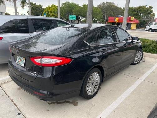 Photo 5 of 11 of 2013 Ford Fusion Hybrid SE