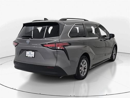 2021 Toyota Sienna LE