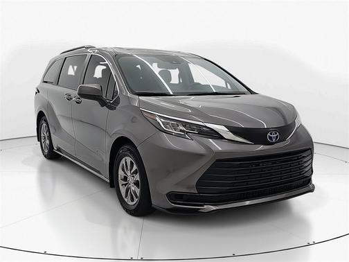 2021 Toyota Sienna LE