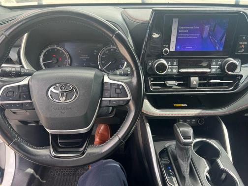 Wind Chill Pearl 2023 Toyota Highlander XSE