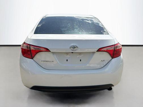 Blizzard Pearl 2019 Toyota Corolla LE