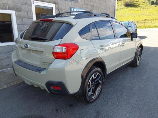 Desert Khaki 2017 Subaru Crosstrek 2.0i Premium