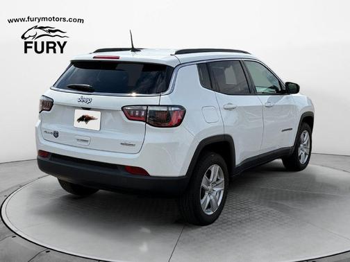 Bright White Clearcoat 2022 Jeep Compass Latitude