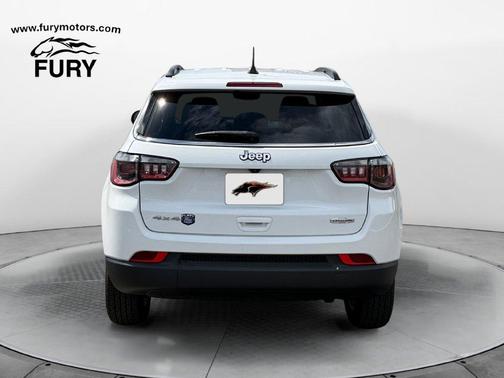 Bright White Clearcoat 2022 Jeep Compass Latitude
