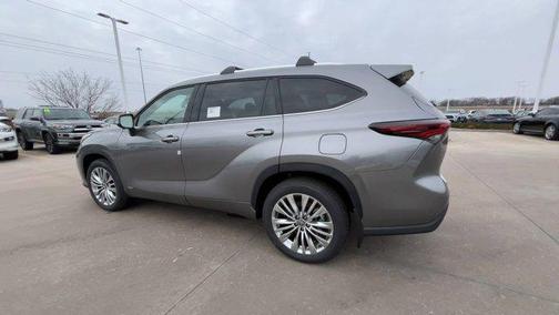 2026 Toyota Highlander Hybrid Platinum