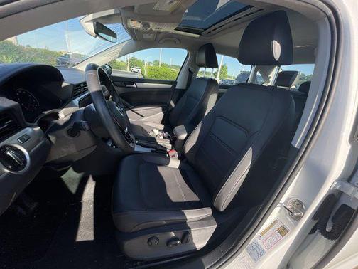 2022 Volkswagen Passat 2.0T SE