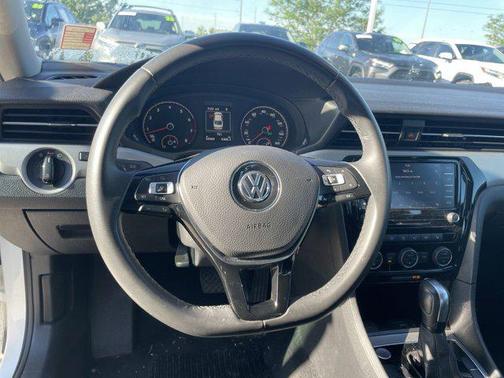 2022 Volkswagen Passat 2.0T SE