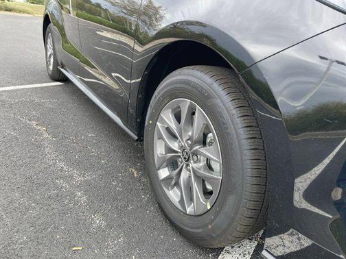 2025 Toyota Sienna LE