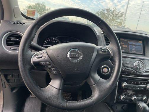 2014 Nissan Pathfinder SL