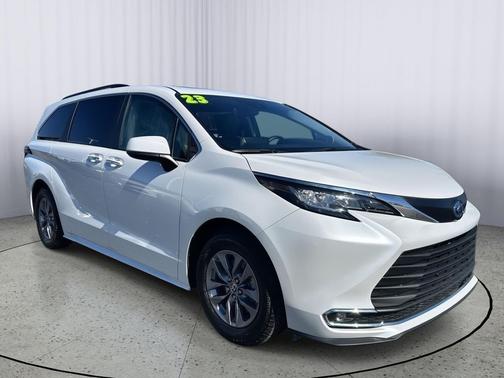 2023 Toyota Sienna XLE