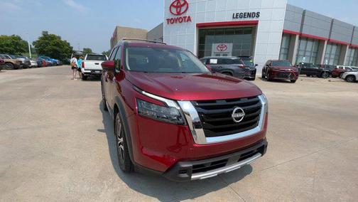 2025 Nissan Pathfinder Platinum 4WD