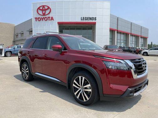 2025 Nissan Pathfinder Platinum 4WD