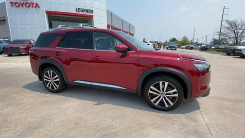 2025 Nissan Pathfinder Platinum 4WD
