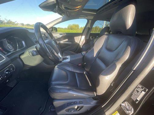 2016 Volvo V60 Cross Country T5 Platinum