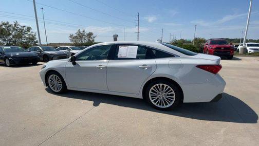 2022 Toyota Avalon Hybrid Limited
