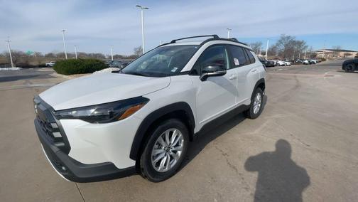 2026 Toyota Corolla Cross LE