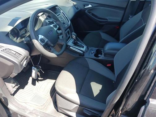 TUXEDO BLACK METALLIC 2013 Ford Focus SE