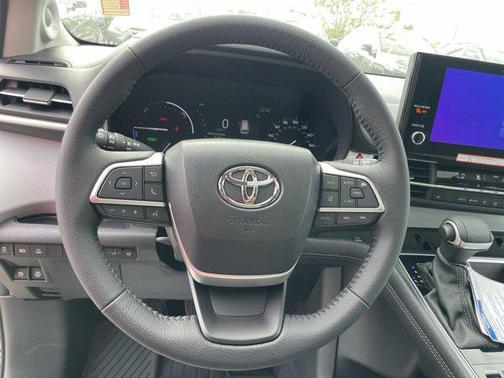 2025 Toyota Sienna XLE 7 Passenger