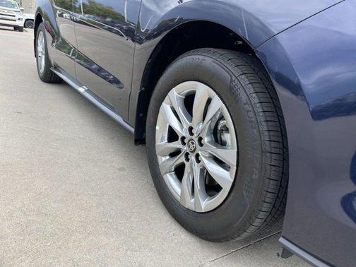 2025 Toyota Sienna XLE 7 Passenger