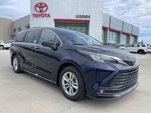 2025 Toyota Sienna XLE 7 Passenger