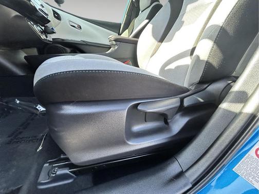 2022 Toyota Prius LE