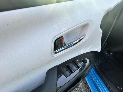 2022 Toyota Prius LE