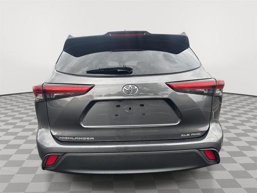 Magnetic Gray Metallic 2022 Toyota Highlander XLE