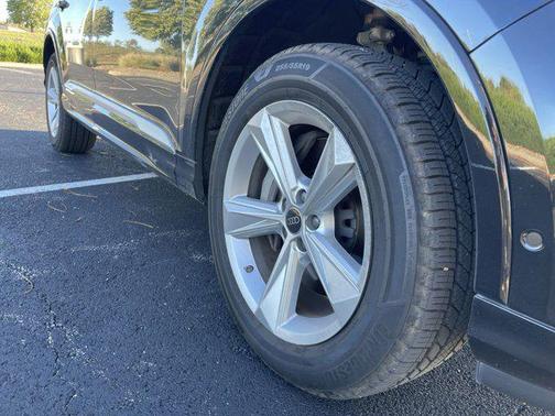 2023 Audi Q7 45 Premium Plus