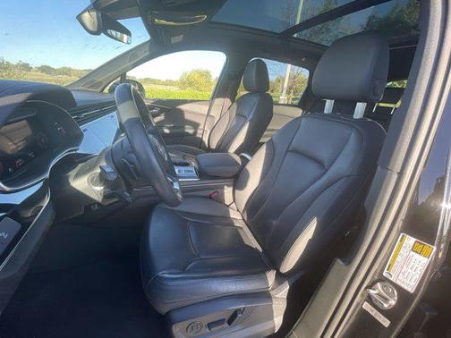 2023 Audi Q7 45 Premium Plus