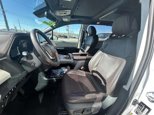 2022 Toyota Sienna Platinum