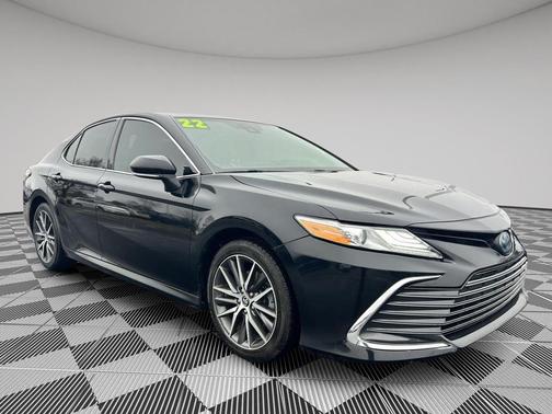 2022 Toyota Camry Hybrid XLE