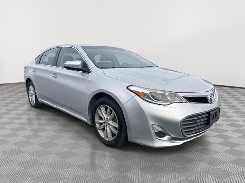 Classic Silver Metallic 2013 Toyota Avalon XLE